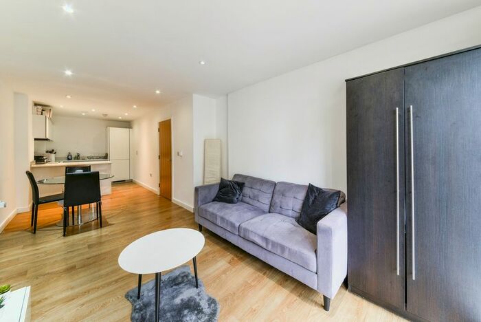 2 Bedroom Flat To Rent In Ceram Court, Caspian Wharf, Bow, E3
