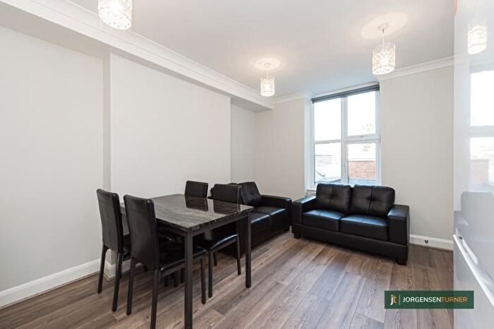 3 Bedroom Flat To Rent In Uxbridge Road, Shepherds Bush, W12