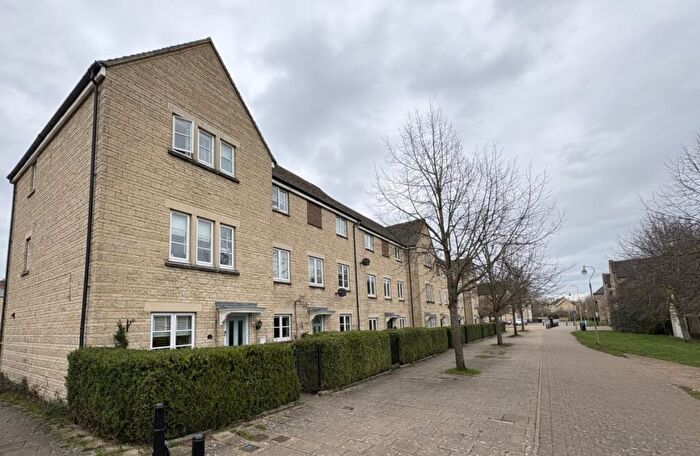 3 Bedroom End Of Terrace House For Sale In Cedar Drive, Witney, OX28