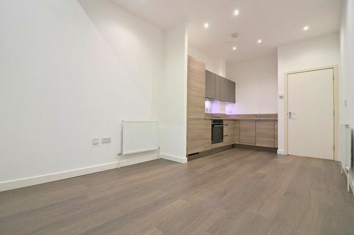1 Bedroom Flat To Rent In Wallis House, Great West Road, Brentford, TW8
