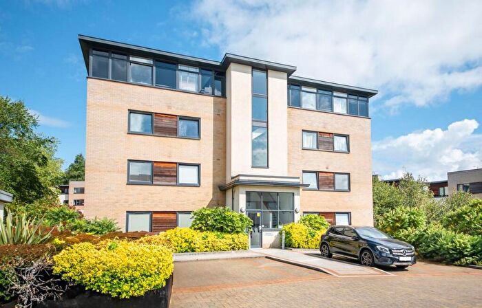 1 Bedroom Flat For Sale In Peacock Close, Hay House, NW7
