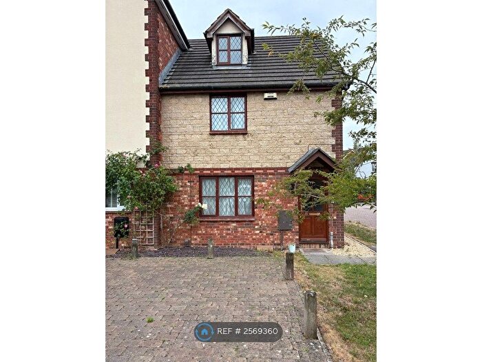 3 Bedroom Semi-Detached House To Rent In Salmons Way, Emersons Green, Bristol, BS16