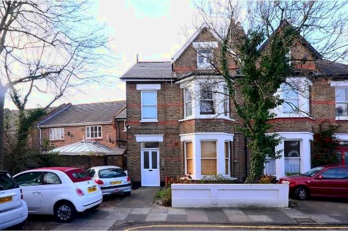 2 Bedroom Flat To Rent In Larkfield Road, Richmond, TW9