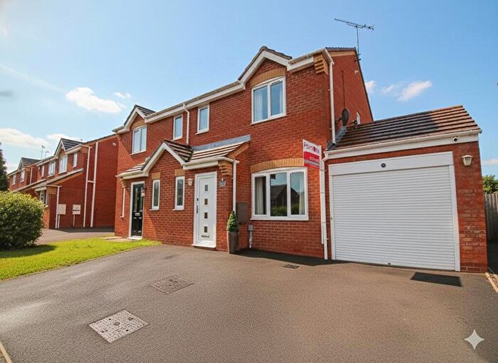 3 Bedroom Semi-Detached House For Sale In Pebblebrook Way, Bedworth, CV12