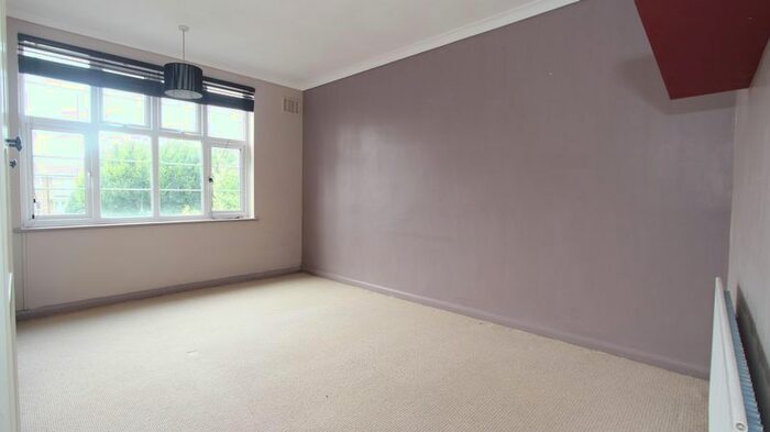 2 Bedroom Flat To Rent In Eversley Park Road, London, N21