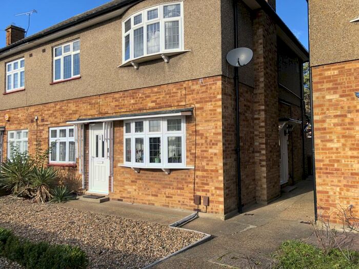 2 Bedroom Maisonette To Rent In Chalforde Gardens, Essex, Romford, RM2