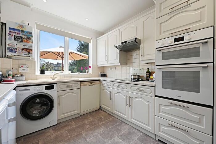 5 Bedroom Detached House For Sale In High Road, Harrow Weald, Harrow, HA3