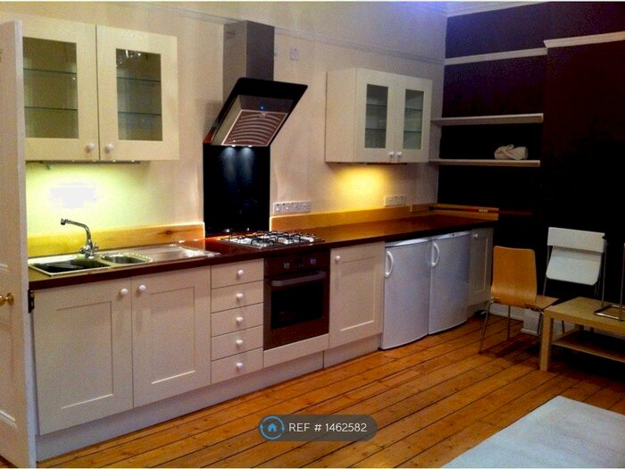 3 Bedroom Flat To Rent In Kennington Lane, London, SE11