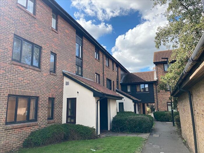 1 Bedroom Flat To Rent In Deerhurst Close, Feltham, TW13