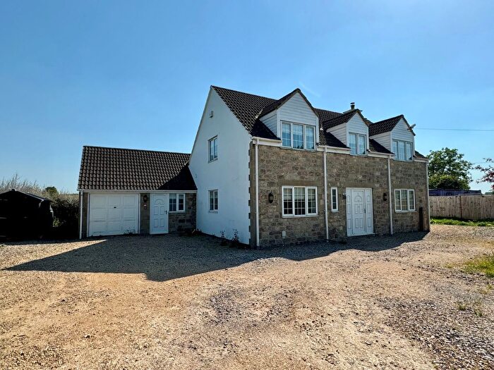 4 Bedroom Detached House For Sale In Packhorse, Purton, SN5