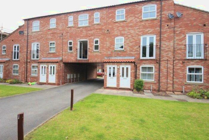 2 Bedroom Flat To Rent In Heslington Lane, York YO10