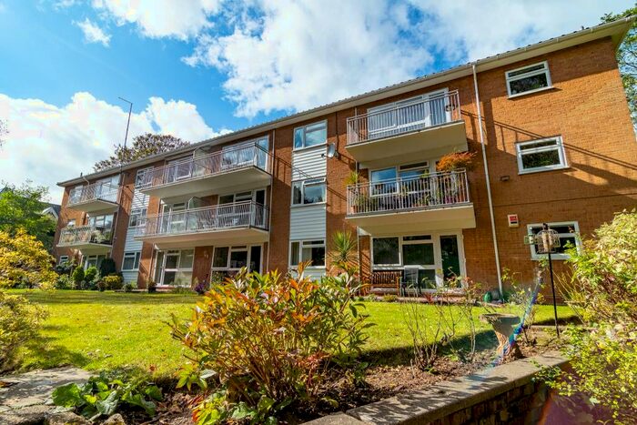 2 Bedroom Flat To Rent In Dean Park Road, Bournemouth, BH1