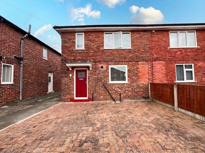 3 Bedroom Semi-Detached House For Sale In Princes Avenue, Irlam, M44
