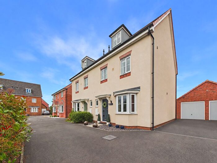 4 Bedroom Semi Detached House For Sale In Sentinel Close, Worcester, Worcestershire, WR2