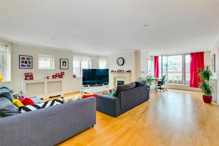 2 Bedroom Flat To Rent In Sherwood Court, Chatfield Road, SW11