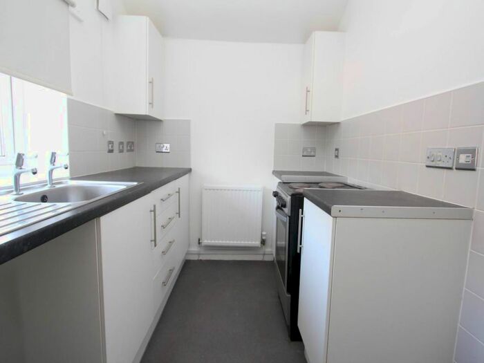 2 Bedroom Flat To Rent In Vere Street, Barry, Vale Of Glamorgan, CF63