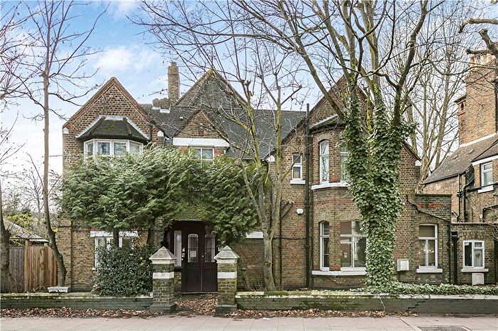 2 Bedroom Flat To Rent In Upper Richmond Road, Putney, SW15