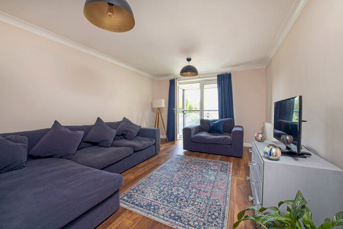 1 Bedroom Flat To Rent In Winders Road, London, SW11