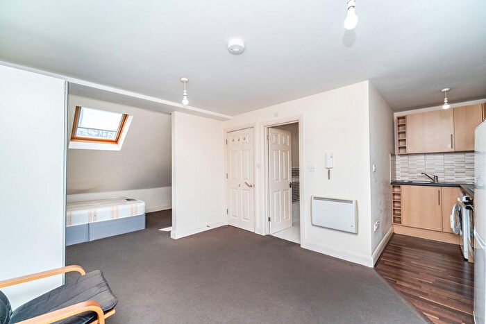 Studio To Rent In Western Avenue, London, W3