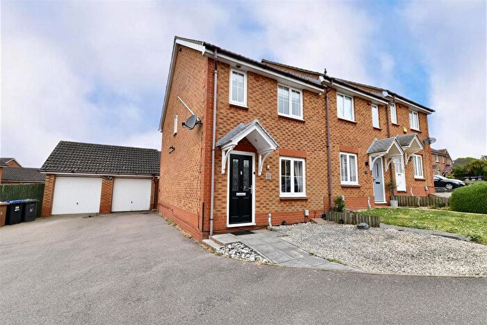 4 Bedroom End Of Terrace House For Sale In Fairfield Way, Stevenage, SG1