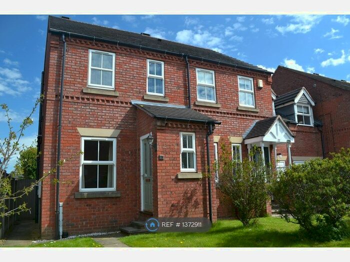 2 Bedroom End Of Terrace House To Rent In Knavesmire, Rothwell, Leeds, LS26