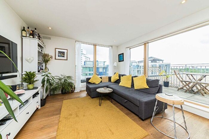2 Bedroom Flat For Sale In Hardwicks Square, Wandsworth, SW18