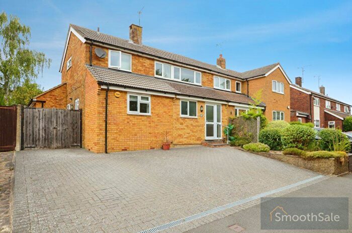 4 Bedroom Semi-Detached House For Sale In Sandpit Lane, St Albans, AL4