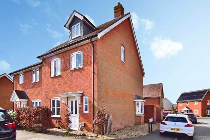 4 Bedroom Semi Detached House For Sale In Buffkyn Way, Maidstone, Kent, ME15