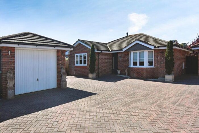 2 Bedroom Detached Bungalow For Sale In Locks Road, SO31