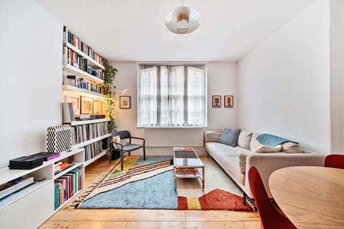 2 Bedroom Flat For Sale In Camberwell Green, London, SE5