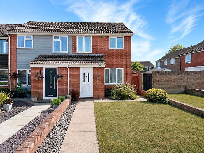 3 Bedroom End Of Terrace House To Rent In Esmonde Close, Lee-On-The-Solent, PO13
