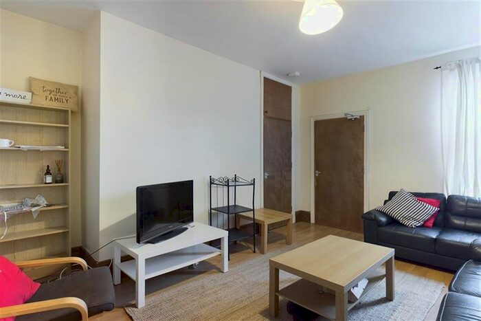 3 Bedroom Maisonette To Rent In Sandyford Road, Sandyford, Newcastle Upon Tyne, NE2