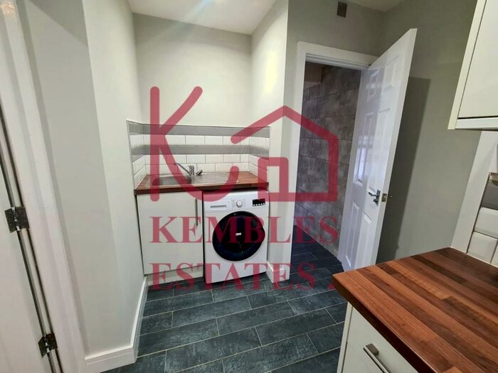 1 Bedroom Flat To Rent In Flat, Copley Road, DN1