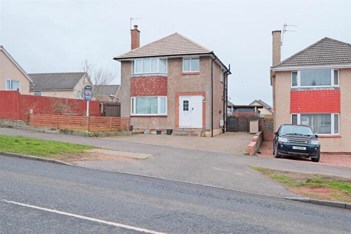 3 Bedroom Detached House For Sale In Wellhall Road, Hamilton, ML3