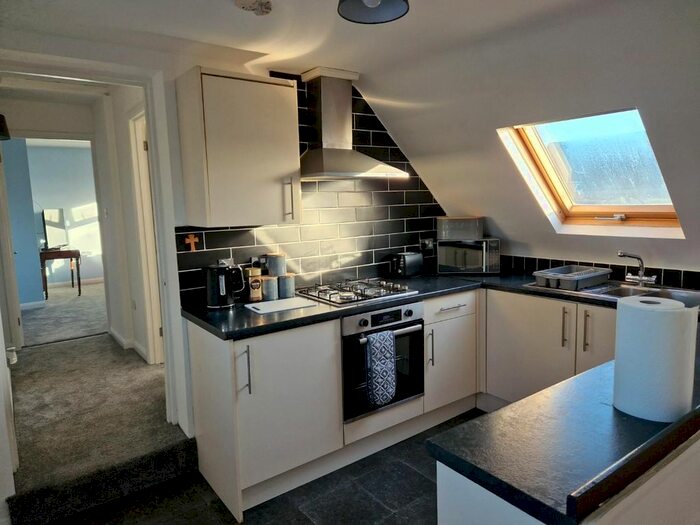 2 Bedroom Flat To Rent In Hawthorn Way, Shepperton, TW17