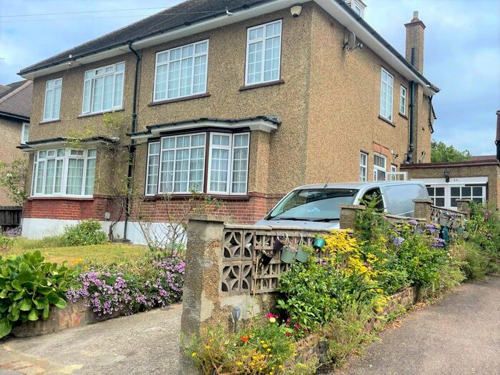 4 Bedroom Semi-Detached House To Rent In Ridgeview Road, London, N20