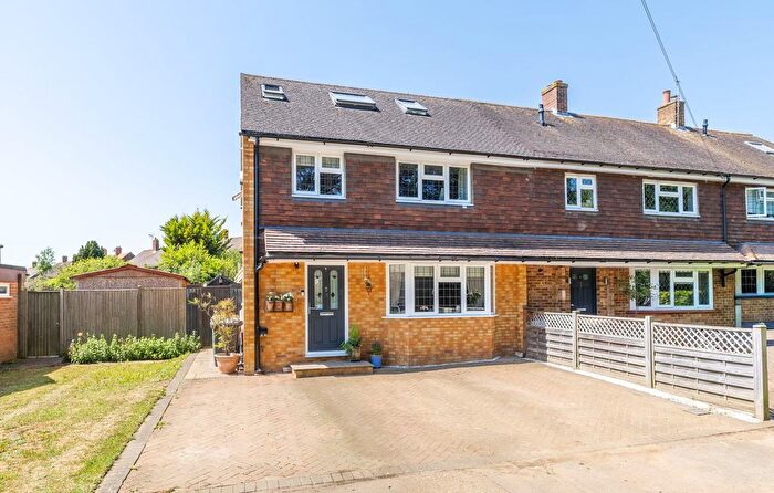 3 Bedroom Terraced House For Sale In Juniper Close, Guildford, GU1