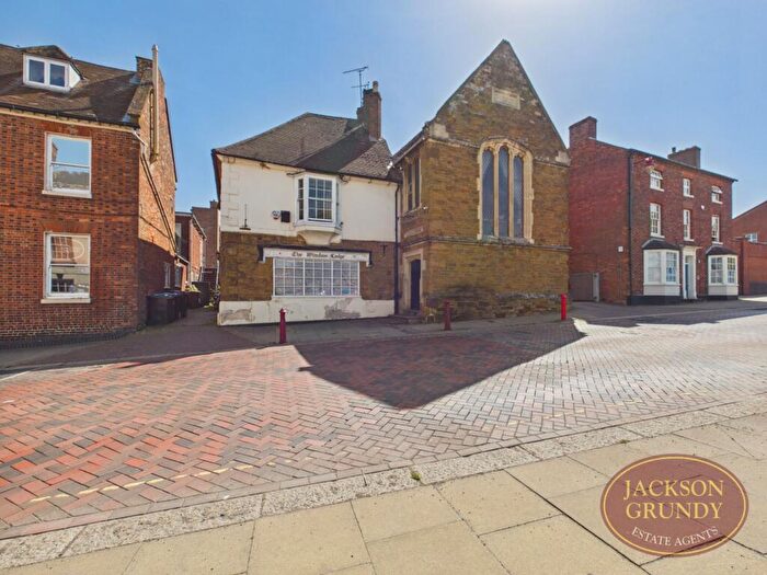 6 Bedroom Detached House For Sale In New Street, Daventry, NN11