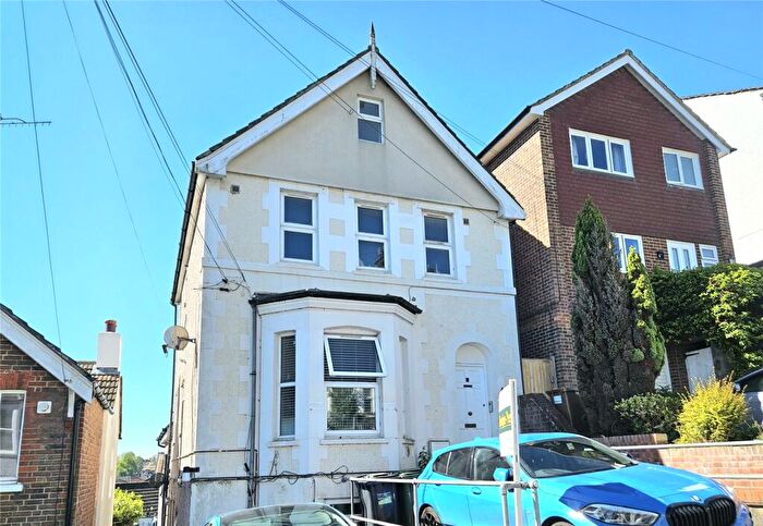 1 Bedroom Flat For Sale In Grovehill Road, Redhill, Surrey, RH1