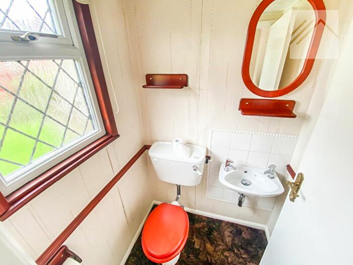 2 Bedroom Detached House To Rent In South Road, South Ockendon, RM15