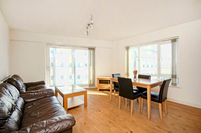 2 Bedroom Flat To Rent In Boulevard Drive, Colindale, London, NW9