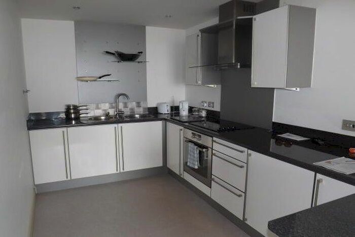 2 Bedroom Flat To Rent In Queens Promenade, Blackpool, FY2