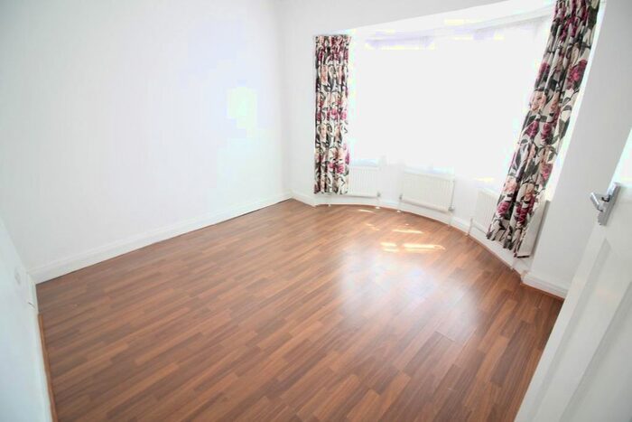 3 Bedroom End Terrace House To Rent In Rosecroft Road, Southall, UB1
