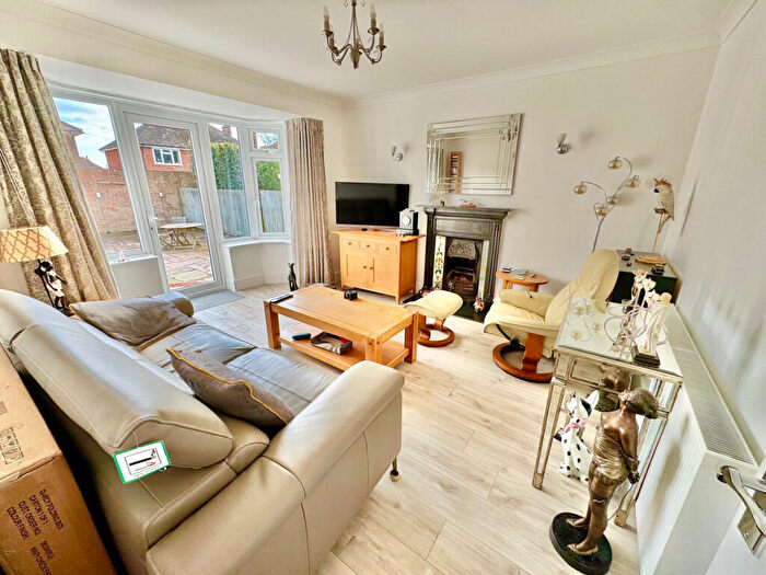 1 Bedroom Detached House To Rent In Keymer Crescent, Worthing, BN12