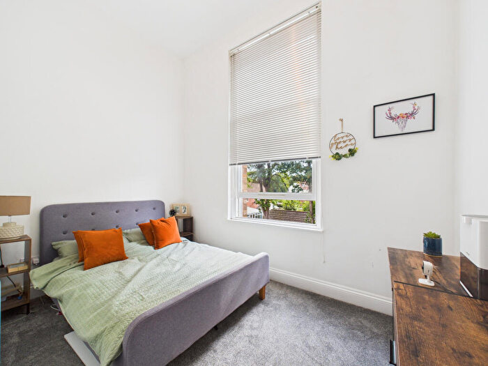 2 Bedroom Apartment For Sale In The Lawns, Hull, Yorkshire, HU7