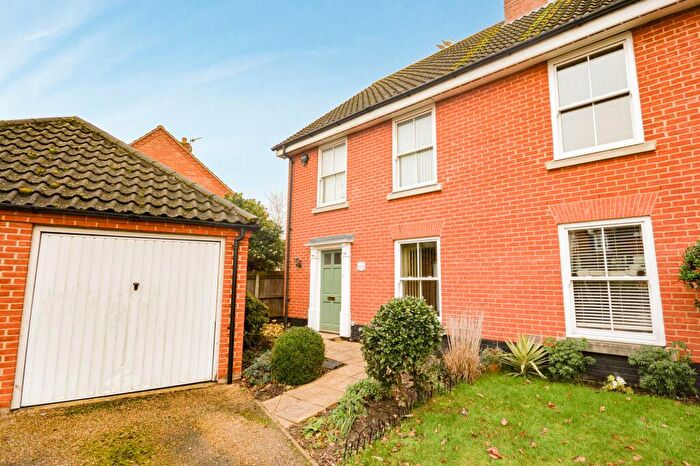 3 Bedroom Semi Detached House To Rent In Holt, NR25