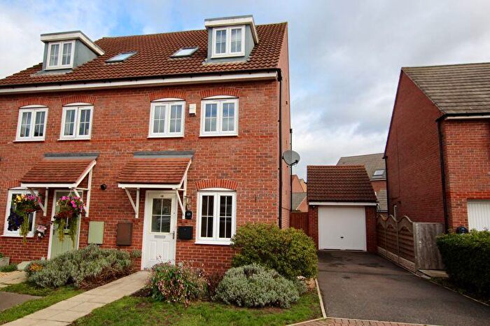 4 Bedroom Semi-Detached House For Sale In Otho Way, North Hykeham, Lincoln, LN6