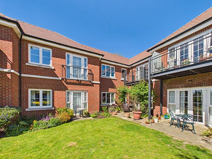 2 Bedroom Flat To Rent In Eaves Court, The Retreat, Princes Risborough, Buckinghamshire, HP27