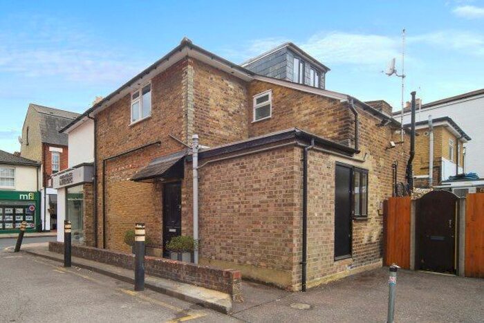 1 Bedroom Flat To Rent In Baker Street, Weybridge, KT13