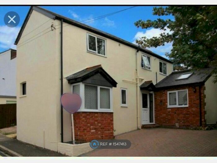 2 Bedroom Detached House To Rent In Church Street, Aldershot, GU11